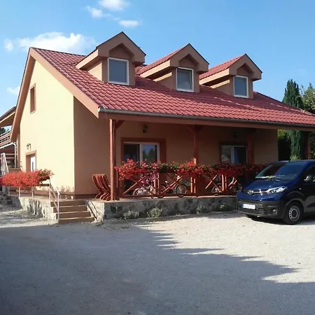 Ubytovanie Mondok Mocenok